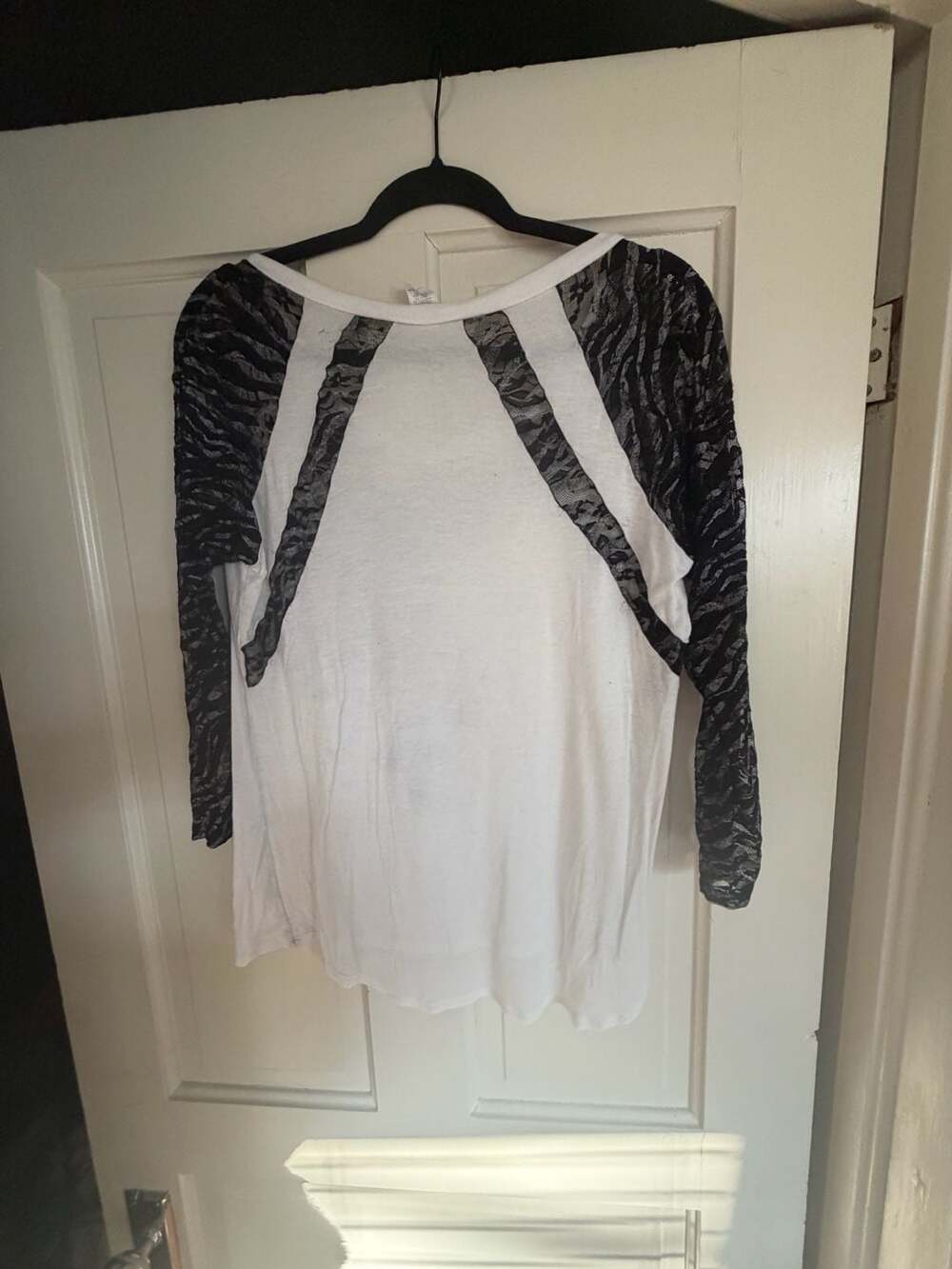 Angels & Diamonds Rhinestone Graphic Lace Sleeve Top Size XL - Picture 5 of 5